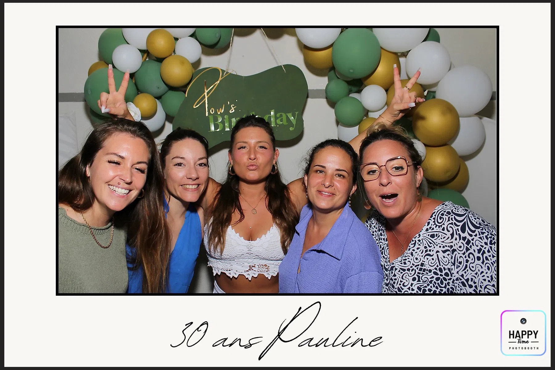 Location photobooth anniversaire avec décors personnalisés en Gironde