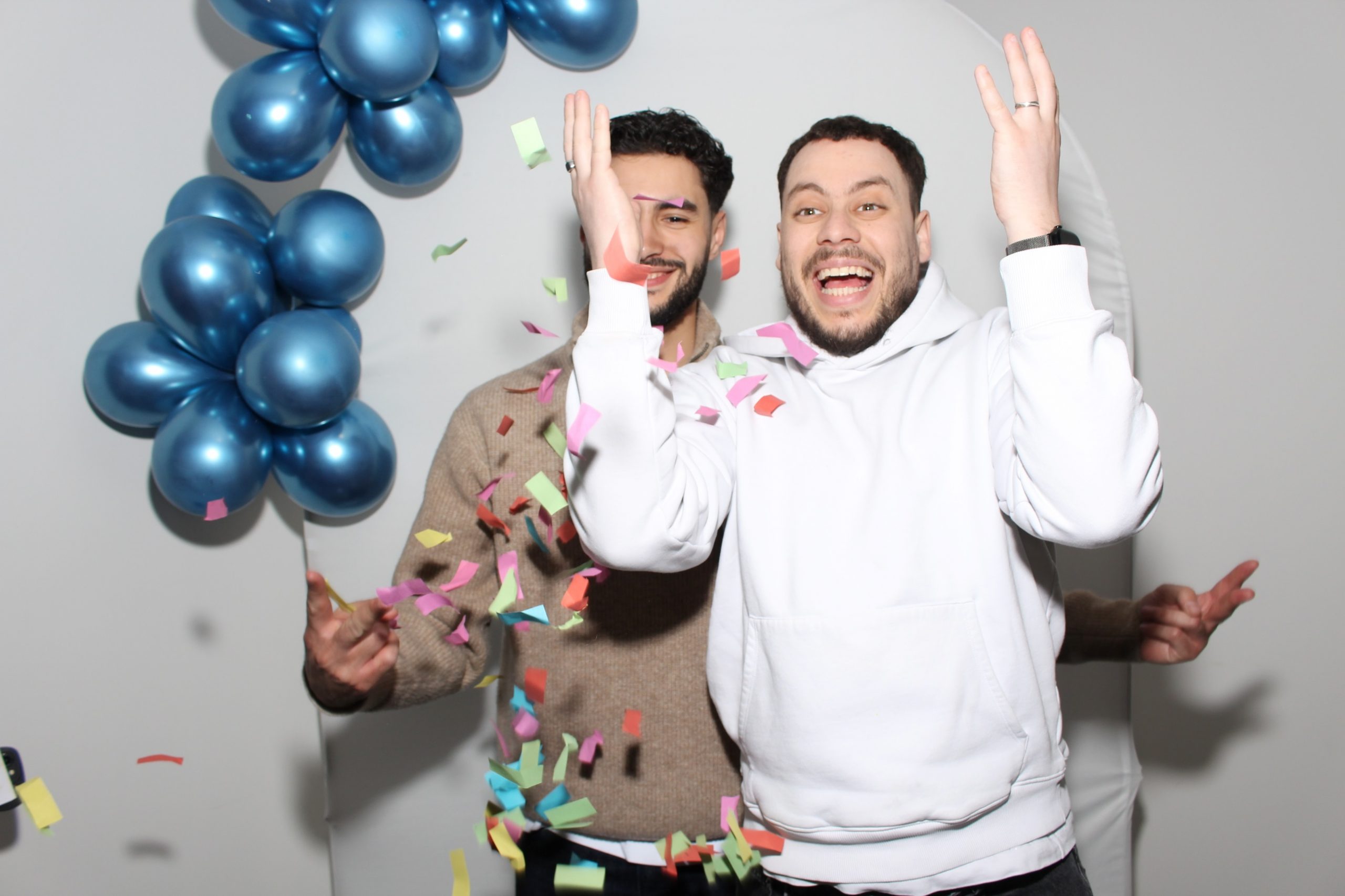Wooden photobooth pour 30 ans à Montussan, ambiance festive