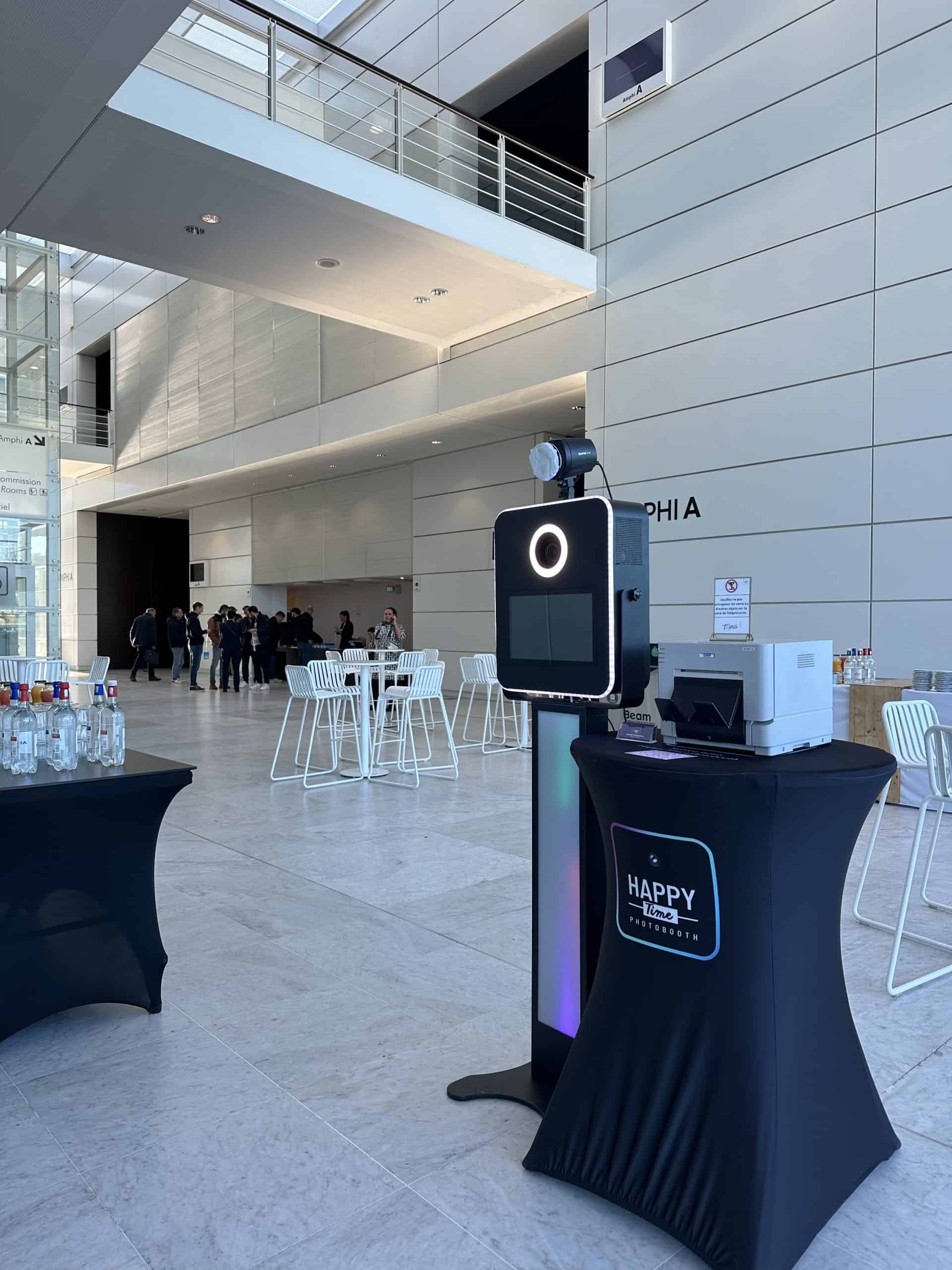 Location photobooth événement entreprise Bordeaux — covering sur mesure
