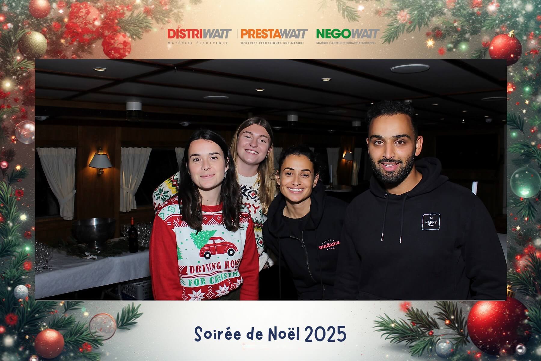 Wood Photobooth Noël entreprise bateau Marco Polo Bordeaux — Happy Time