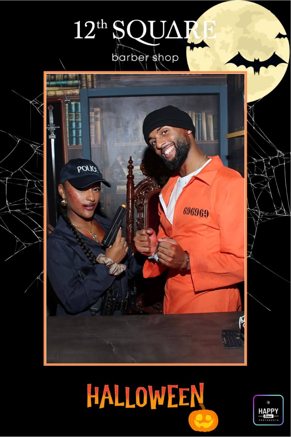 Wooden Photobooth Halloween entreprise — Happy Time