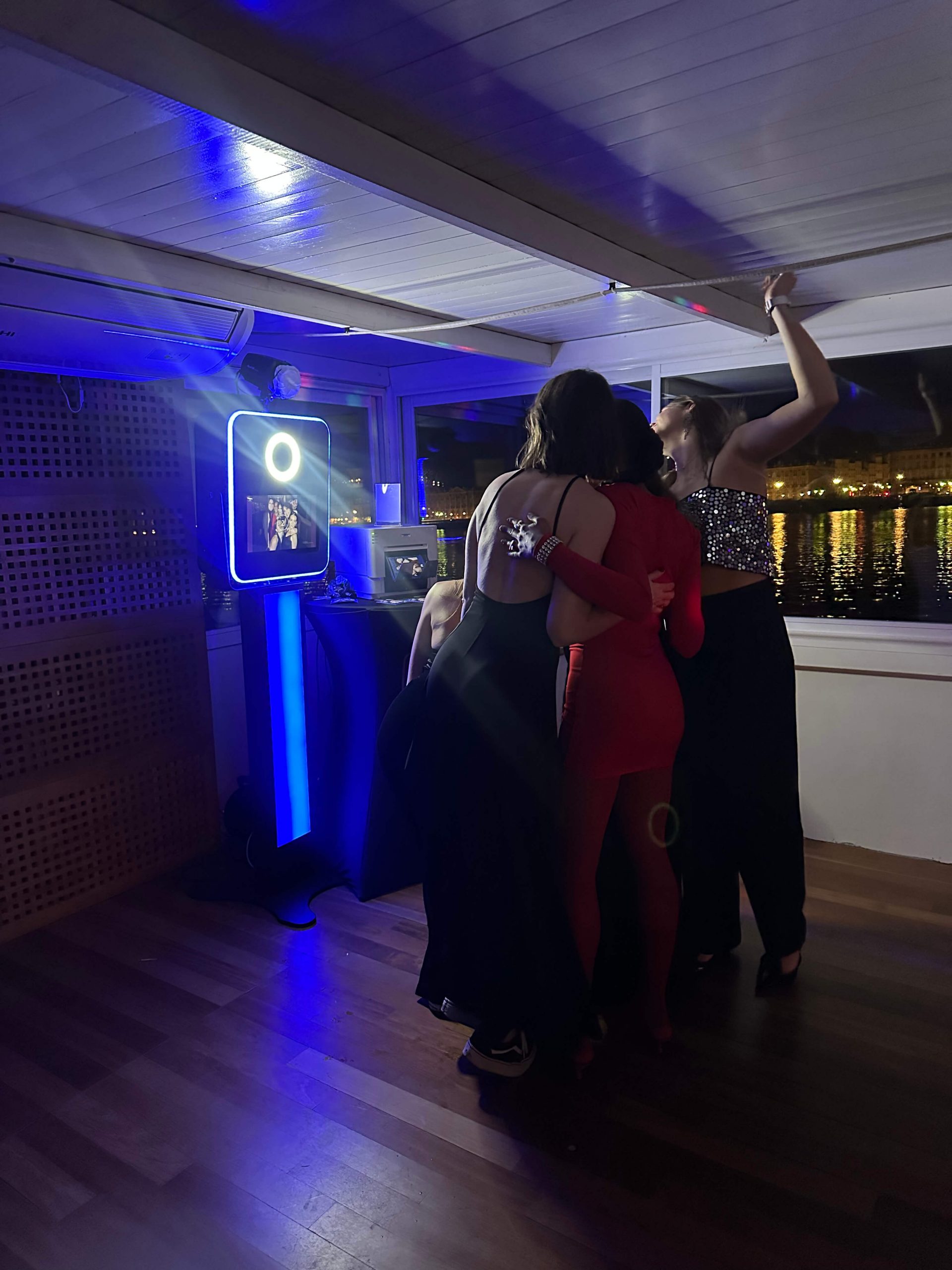 Classic Photobooth séminaire croisière bateau Marco Polo Bordeaux — Happy Time