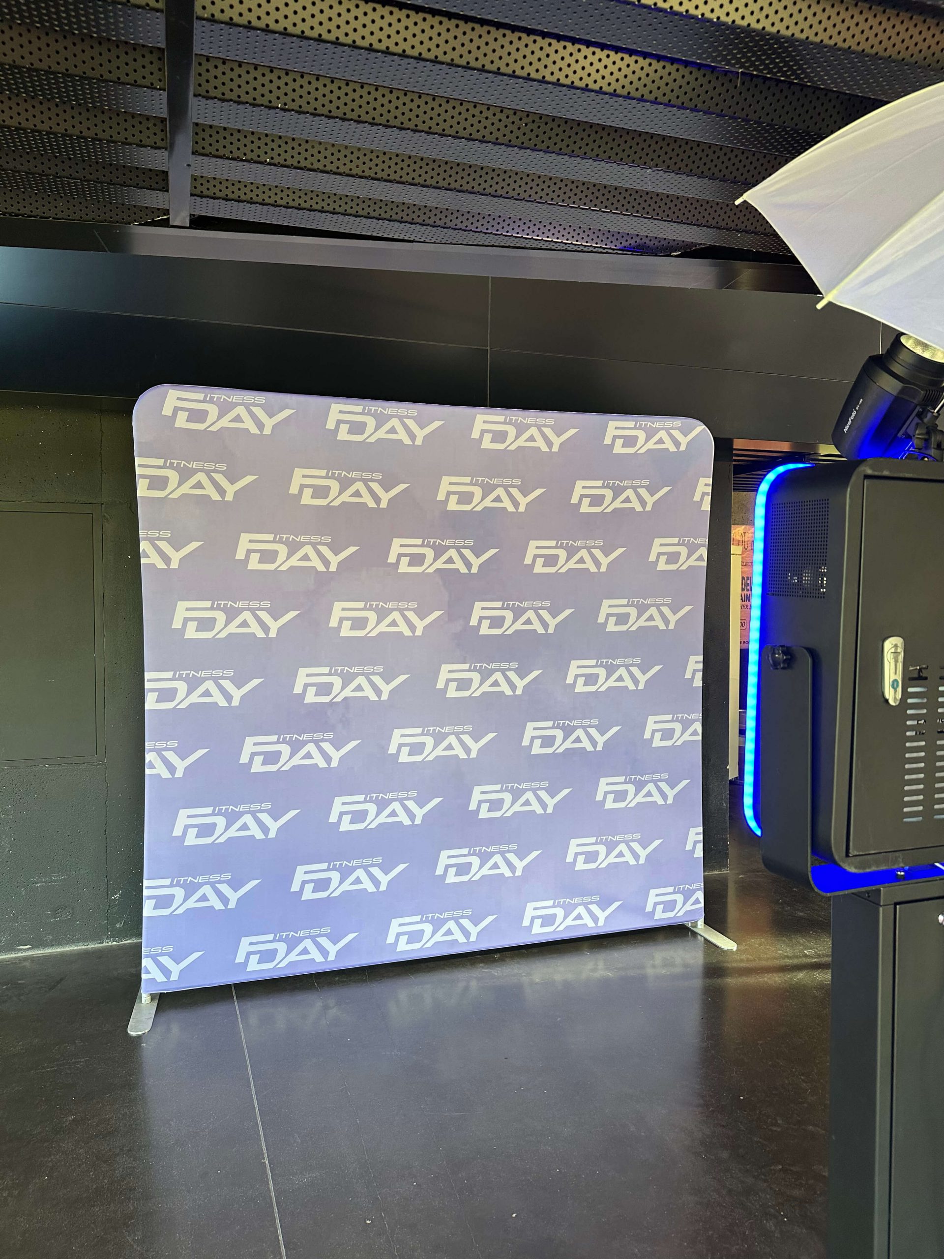 Photocall personnalisé option photobooth Bordeaux